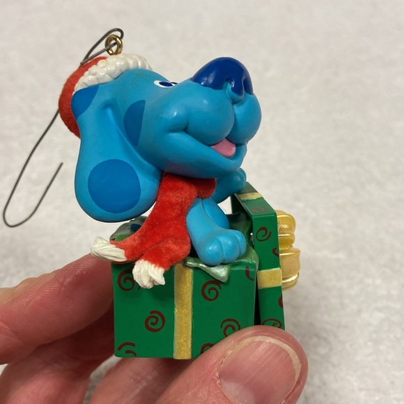 Hallmark Blue’s Clue’s Suprise Package ornament 2000 - Picture 5 of 7